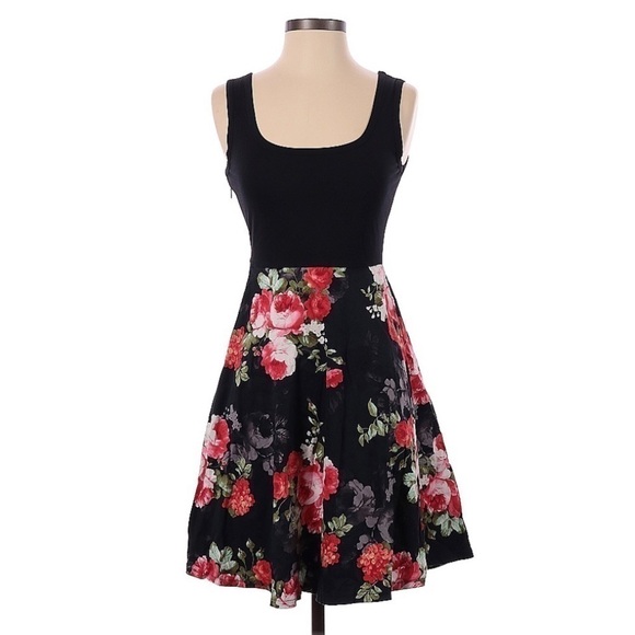 Kira Floral Dress | SIZE S - Picture 1 of 3